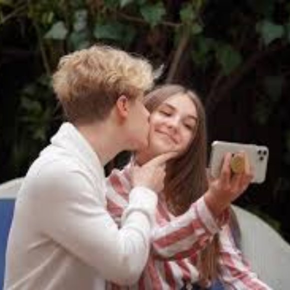 Meet your Posher, PIPER ROCKELLE - Picture 5 of 5